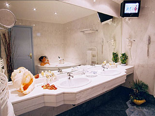 Athens Atrium Junior Jacuzzi Suite