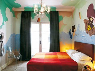 baby grand hotel  double graffity room