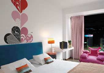 Classical 2 Fashion House Guestroom