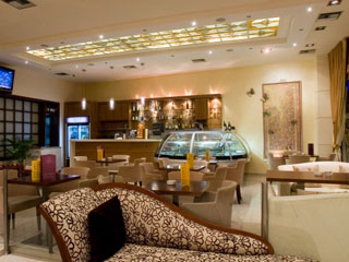 Crystal City Hotel Cafe Bar