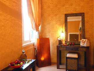 Delphi Hotel Suite Room
