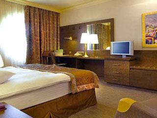 Holiday Inn Attica Avenue Hotel Guestroom