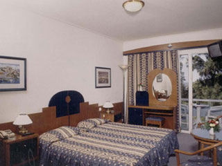 Palmyra Hotel Twin Guestroom