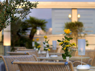 Radisson Blu Park Athens Pool Cafe