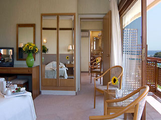 Plaza Strand Hotel Athens Guestroom
