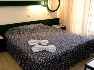 Saronicos Hotel Guestroom