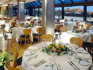 Titania Hotel Olive Garden Restaurant